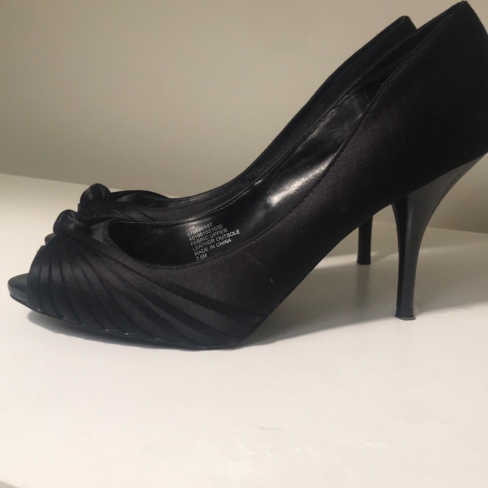 White House Black Market WHBM - black heels
